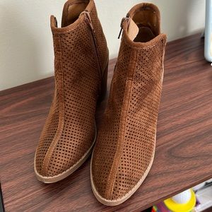 Soda Cognac Brown Heeled Bootie size 6.5